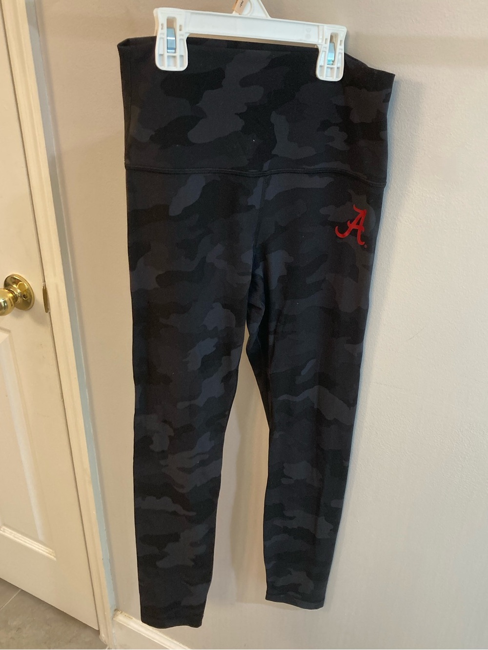 Lululemon University of Alabama Logo Align Black Camo High-Rise Leggings Sz 6